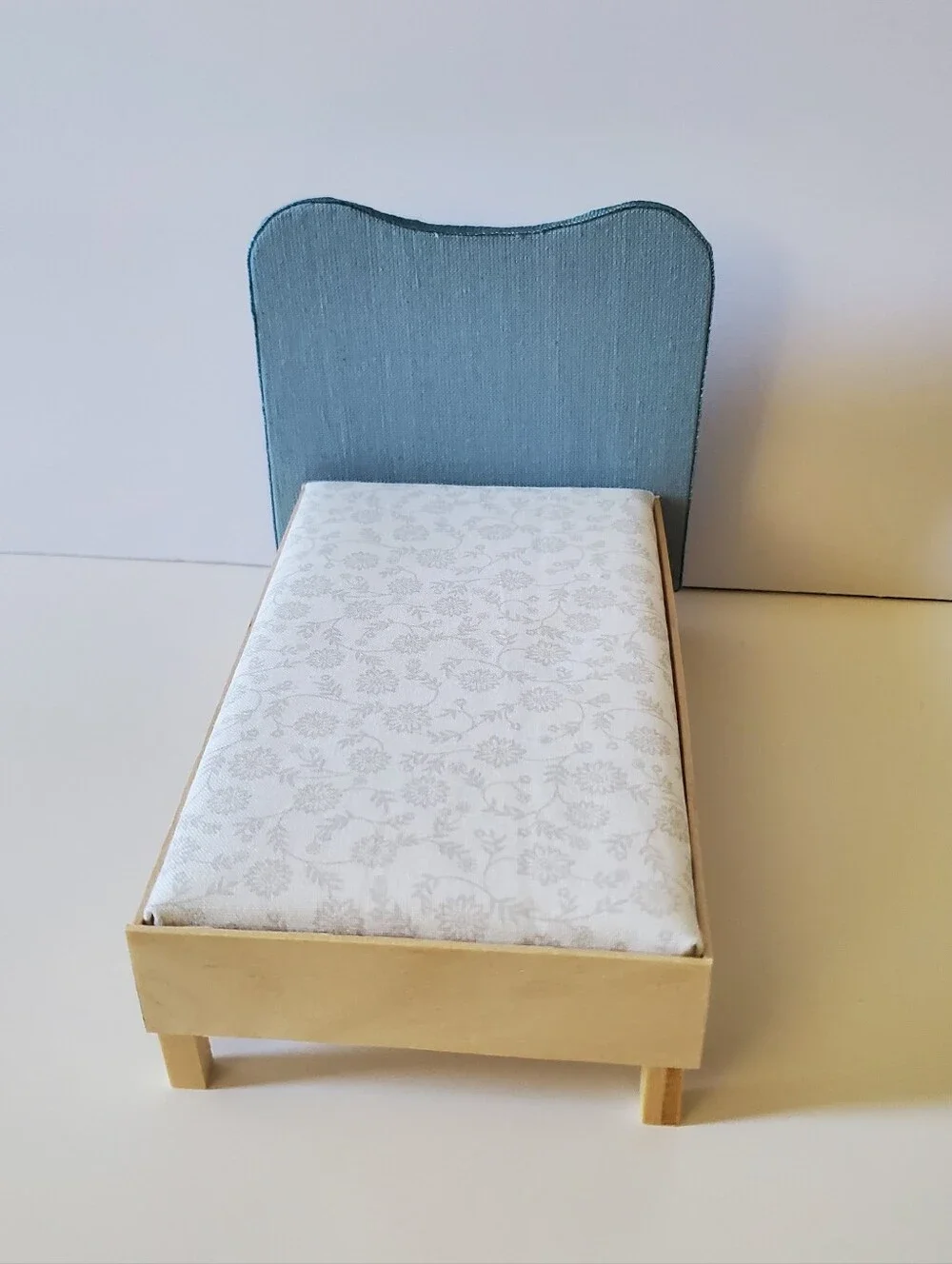 Miniature Dollhouse 1:12 Scale Blue Floral Bed Bedding Set Maileg - Picture 4 of 6